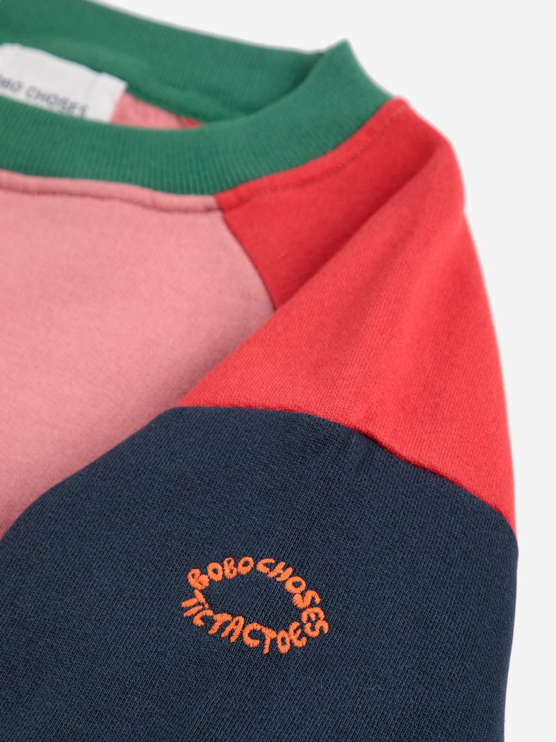 Color Block Sweatshirt & Pleated skirt
